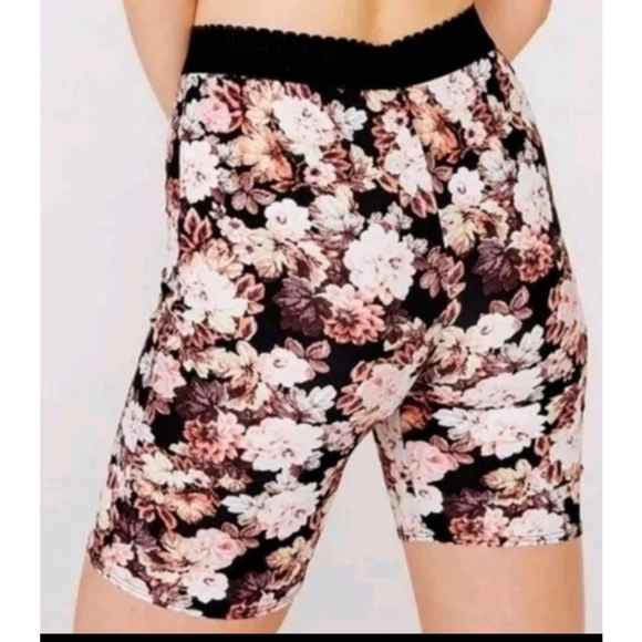For Love And Lemons Tiffany Biker Shorts Floral Size S Black 7" Inseam Yoga Gym - Picture 7 of 7